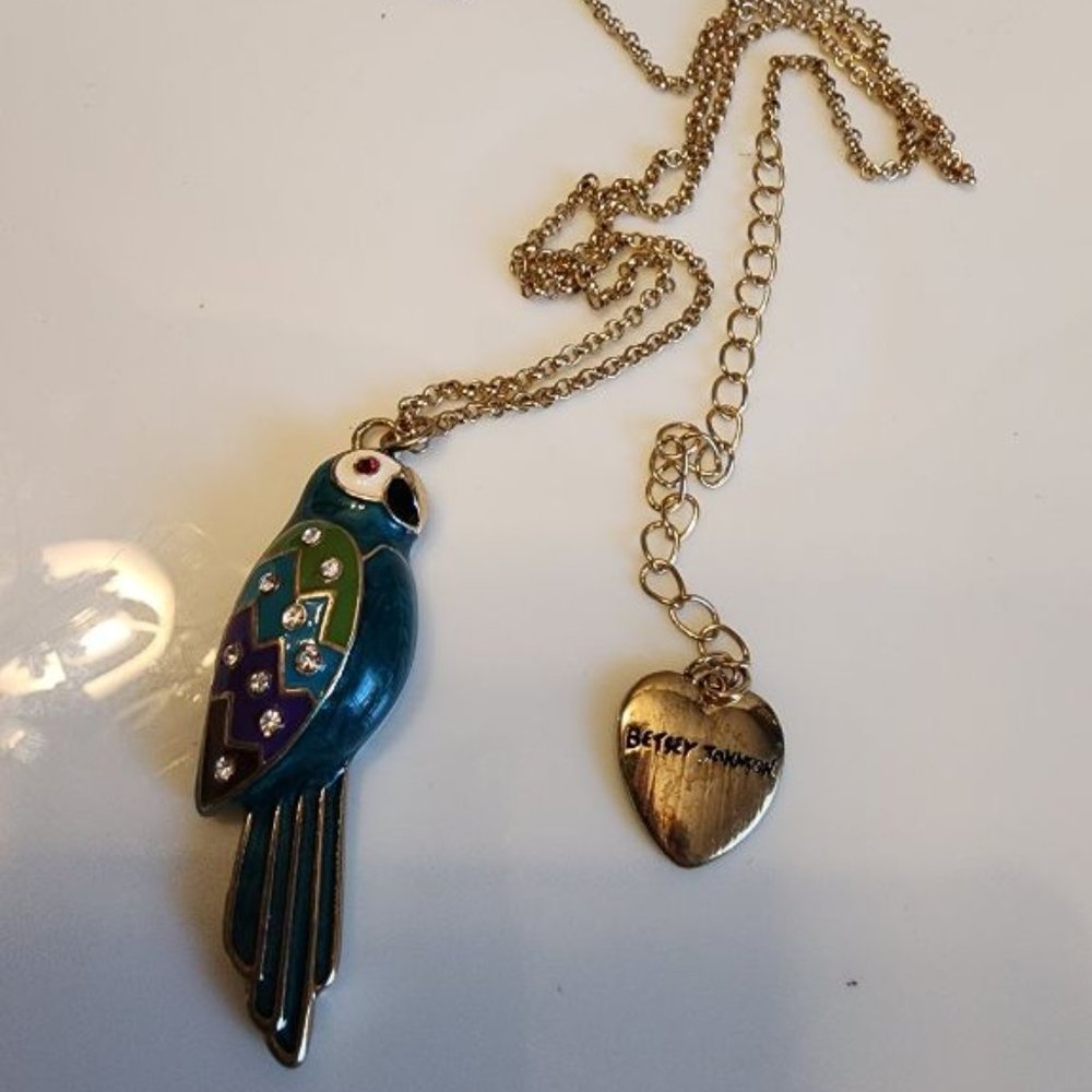 BETSEY JOHNSON BLUE PARROT NECKLACE ON GOLD CHAIN- ADJUSTABLE